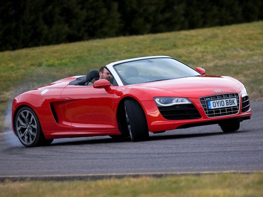  Audi R8 V10 Spyder 2010 года  (UK) (фото 3 из 23)